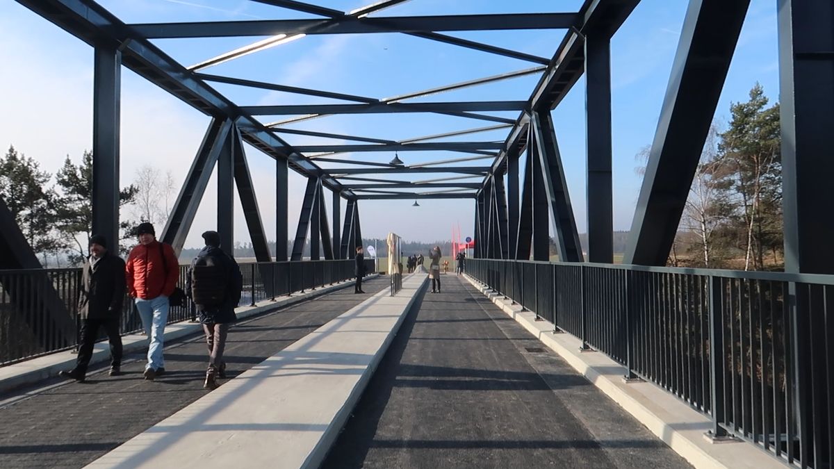 U Plzně zprovoznili přenesený unikátní most